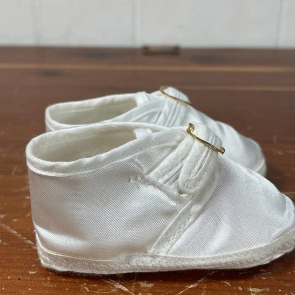 Vintage Gold Bug Adorables TV‎ Bootees White Satin Infant Baby Shoes NIB